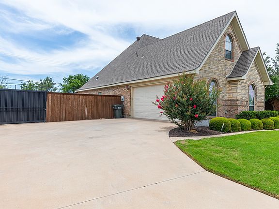 2nd image of 1501 S Saddle Lakes Dr