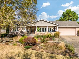 1157 E Ridgeway Dr, Fayetteville, AR 72701