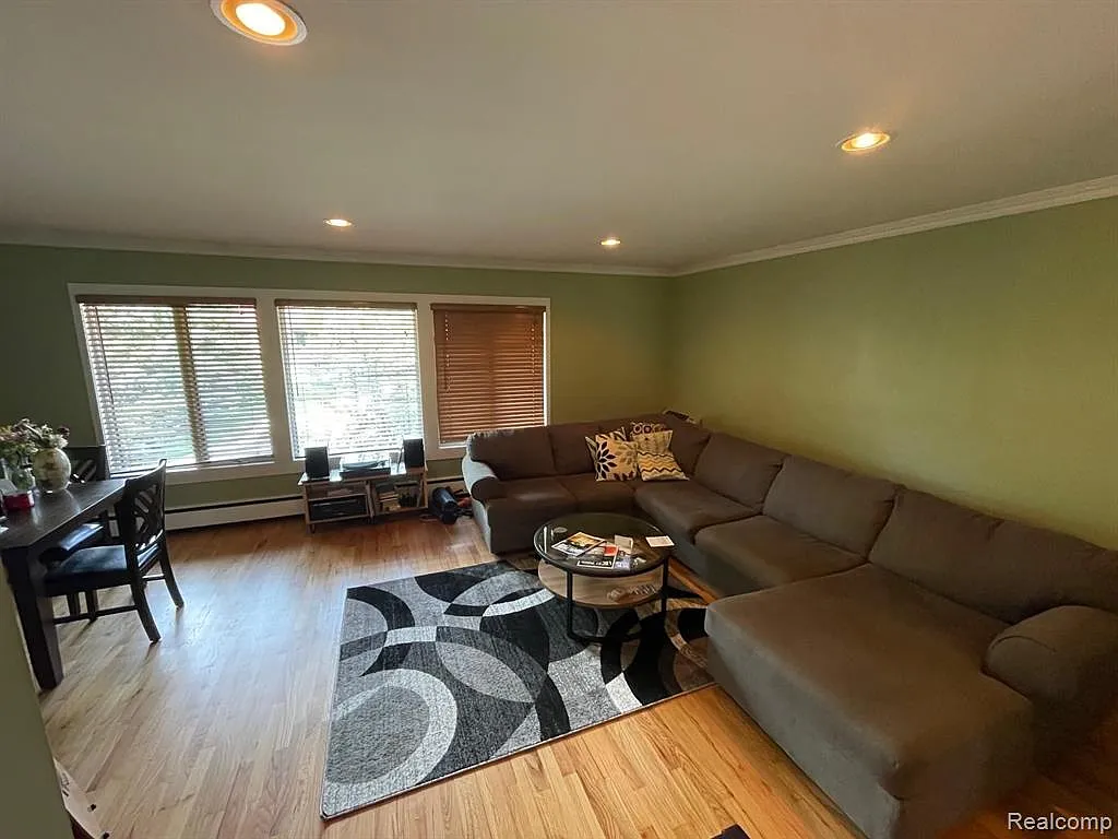 2 bed, 1.5 bath, 1014 sqft, $1,700 — Photo 4