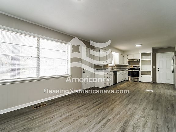 1376242_005_wm_-_dining_room_13524799.jpg