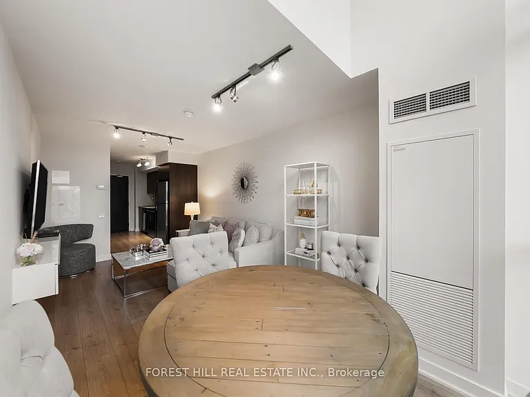 775 King St W #425 — Photo 7