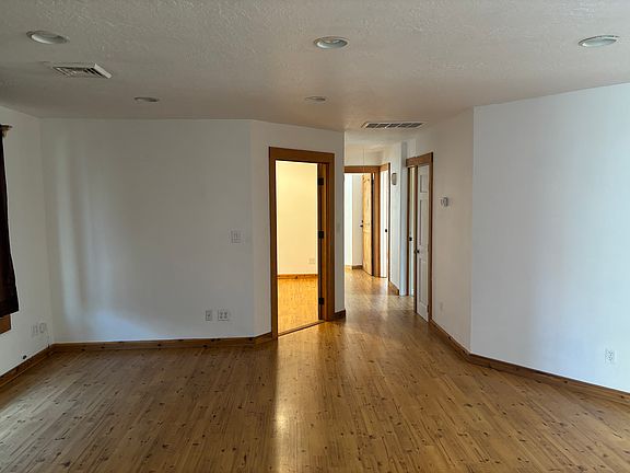 5th image of 592 Ewald Ave SE