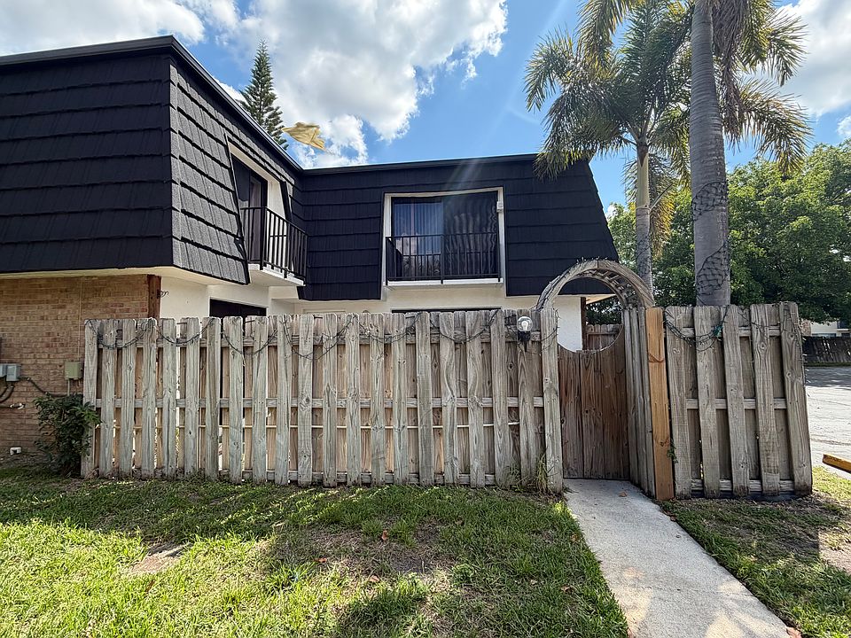 2nd image of 160 Woodland Rd #160