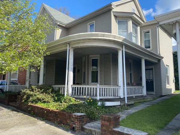 409 Main St