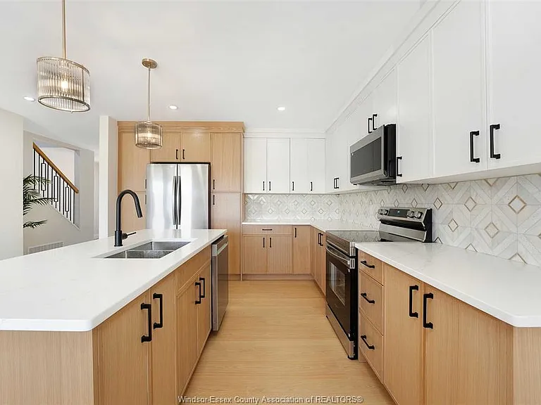 3546 Hallee Cres — Photo 14