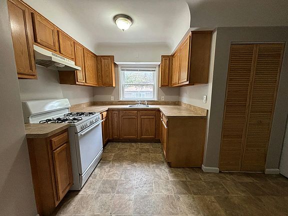 3rd image of 304 W Evelyn Ave