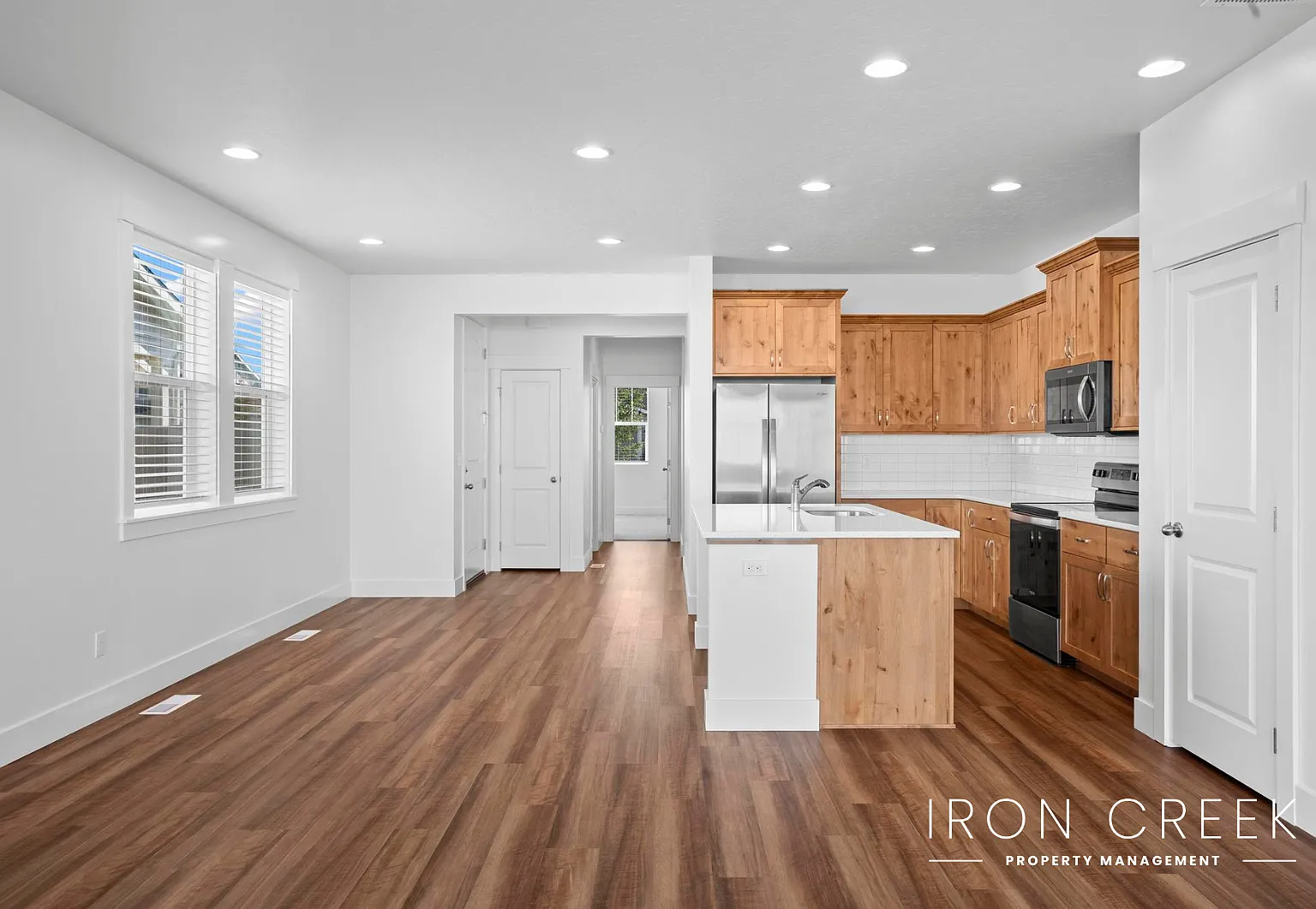 3 bed, 1383 sqft, $2,375 — Photo 4