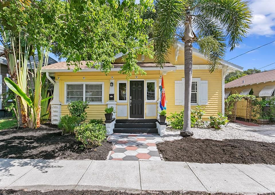 1st image of 861 12TH AVENUE N