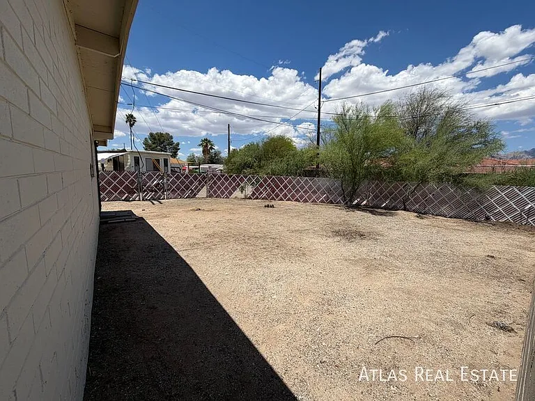 3247 N Sycamore Ave — Photo 13