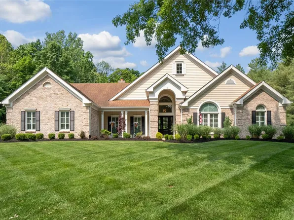 17781 Hornbean Dr, Chesterfield, MO 63005