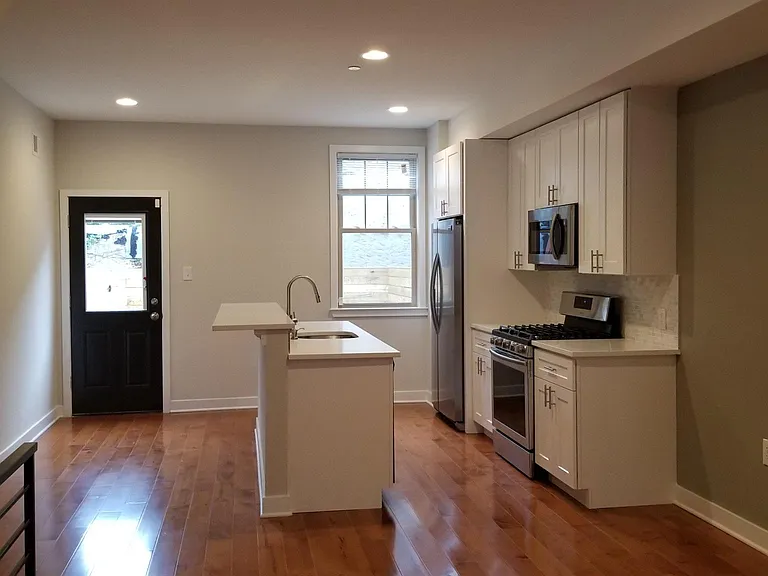 1249 N Myrtlewood St — Photo 8