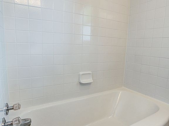 5th image of 4727 N Richardt Ave