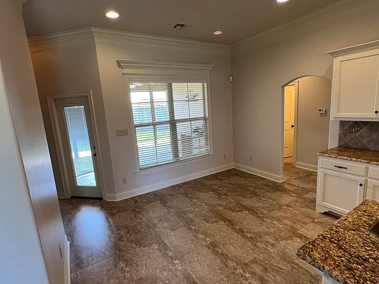 204 Crenshaw Dr — Photo 7
