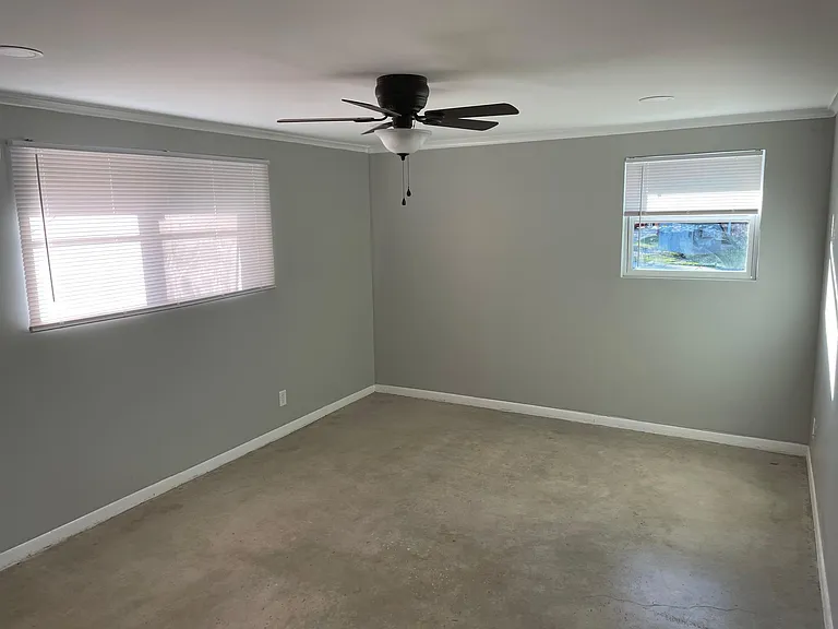 1402 E 12th St #5 — Photo 14