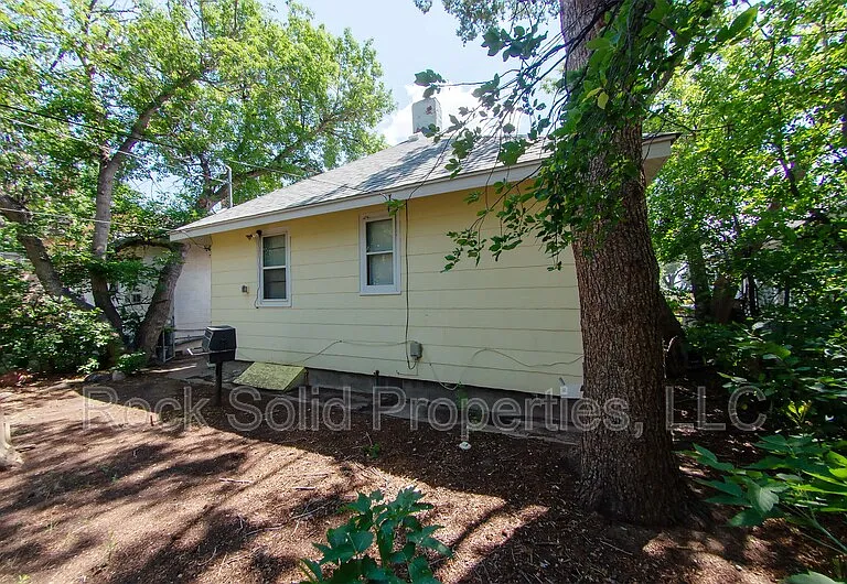 1216 Talbot Ct — Photo 23