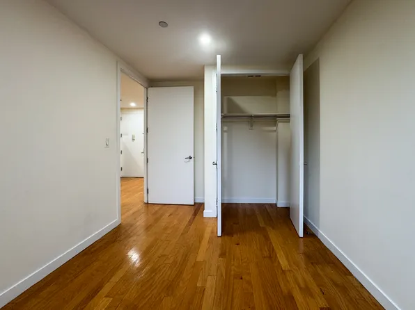 924 Metropolitan Avenue image 15 of 36