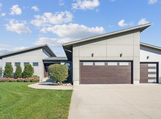 5119 Southfork Ln, Waterloo, IA 50701