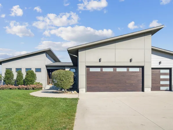 5119 Southfork Ln, Waterloo, IA 50701