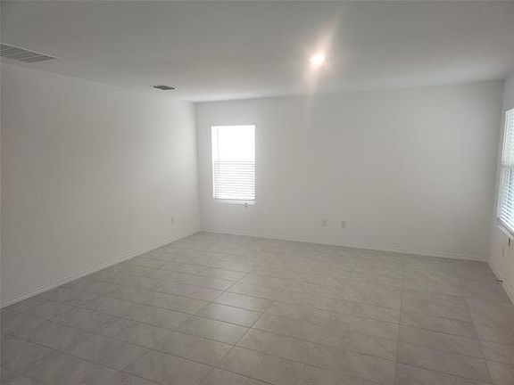 4th image of 2629 Kingston Ct