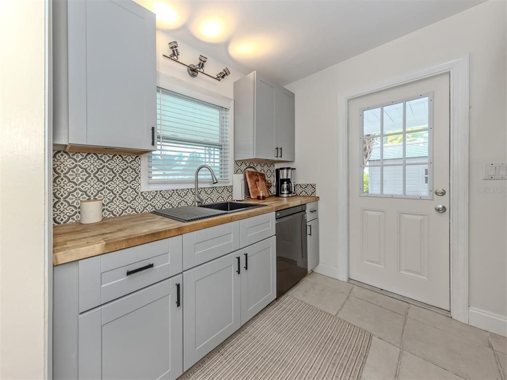 929 Cypress Ave, Venice, FL - View 4