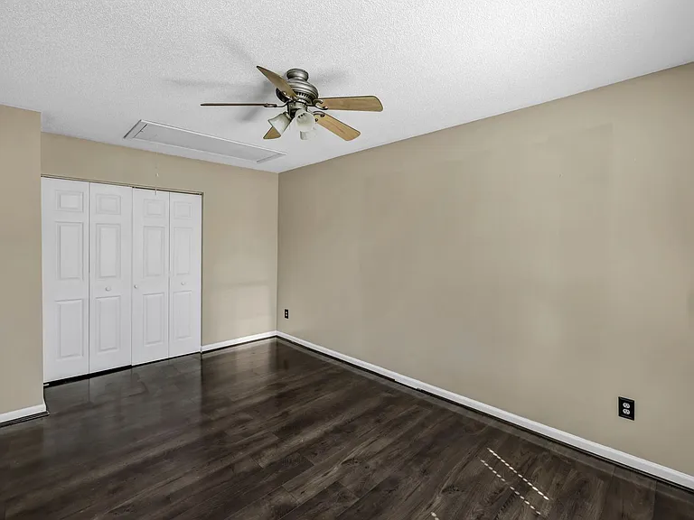 331 Woodcote Dr — Photo 19