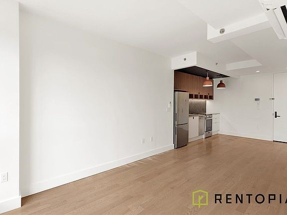 5th image of 822 Lexington Ave #447