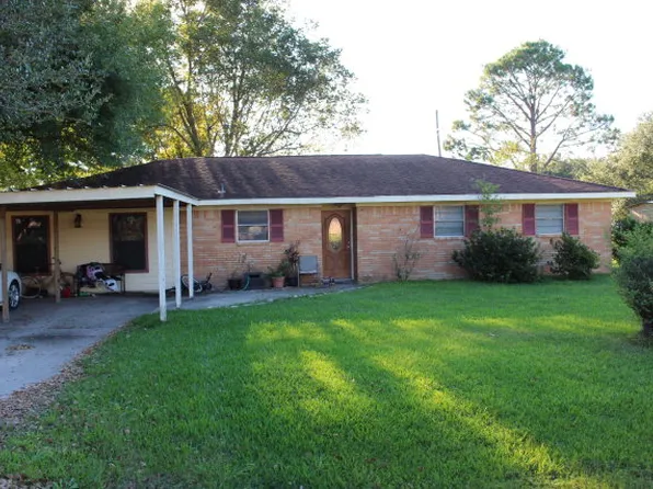 1342 E Palm Dr, Winnie, TX 77665