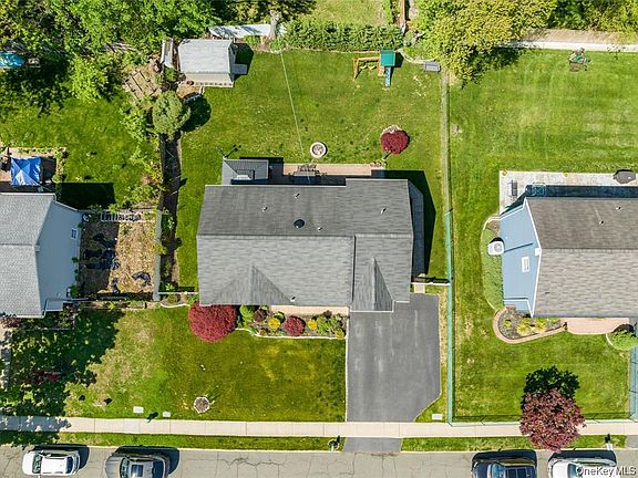3rd image of 18 Valley Drive