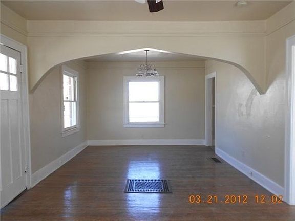 3rd image of 4112 Pershing Dr