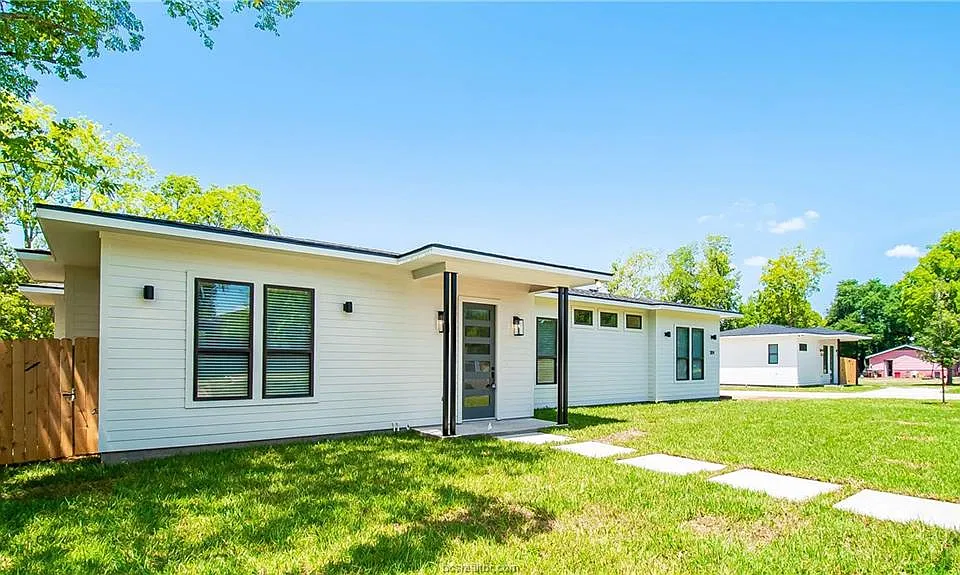 1104 Arizona St