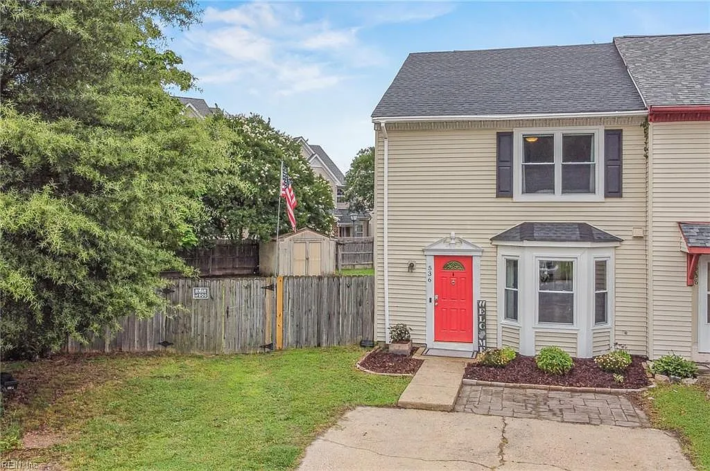 3 bed, 1470 sqft, $2,075 — Photo 1