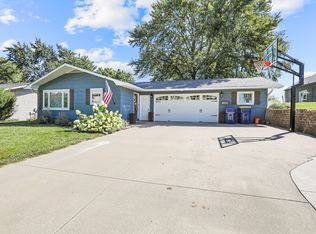1208 Hazel St, Pella, IA 50219