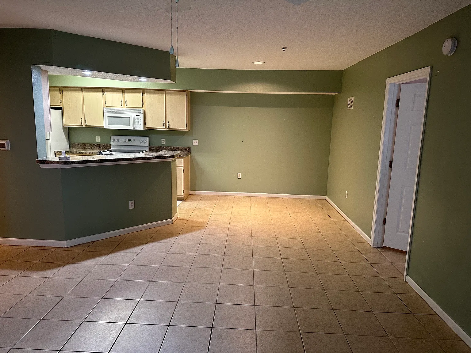 2 bed, 2.0 bath, 1000 sqft, $1,700 — Photo 3