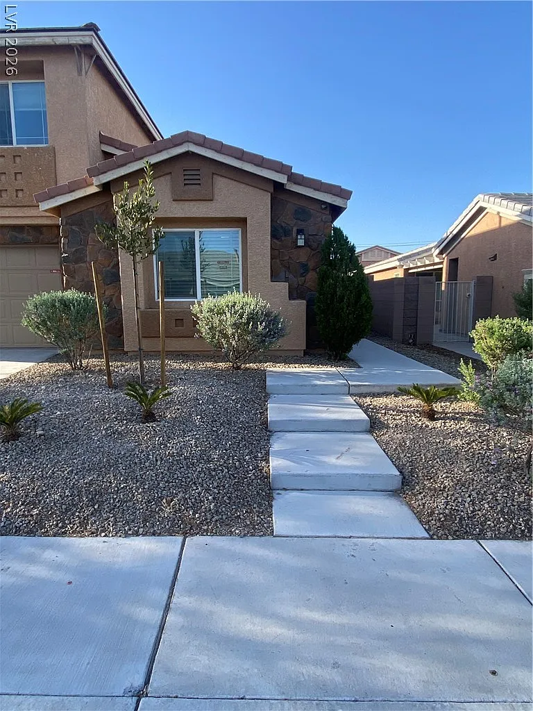 3 bed, 2.5 bath, 2312 sqft, $2,395 — Photo 3