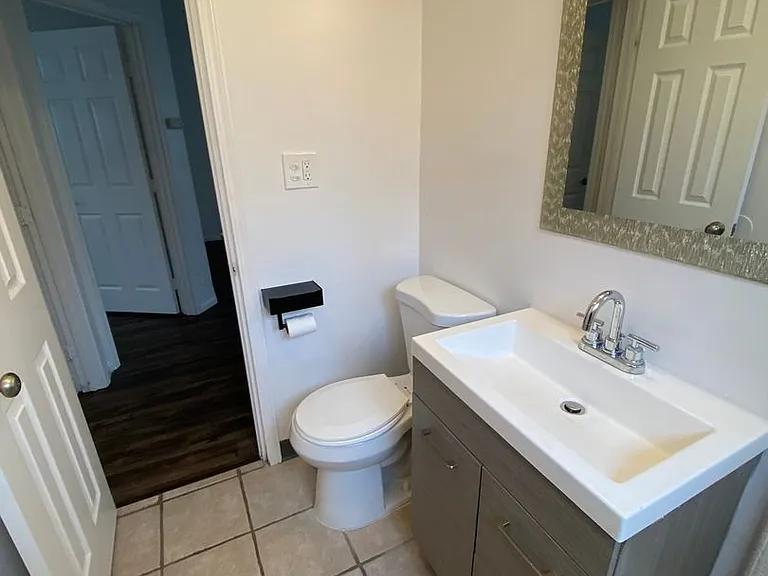Cozy 2-Bedroom Apartment Just Steps from the Ocean Bluffs! — Photo 18