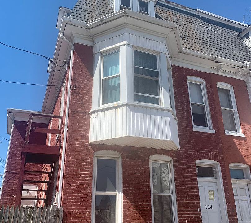 1st image of 124 N West St Unit 1
