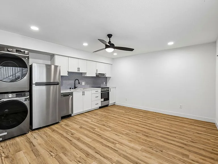 The Crest |NEWLY Renovated Studios, Lofts, 1, 2 & 3 Bedroom Homes Near the Beach — Photo 50