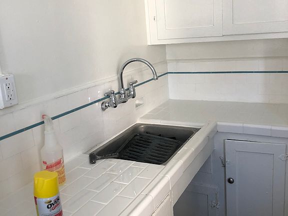 5th image of 554 S Hobart Blvd #309