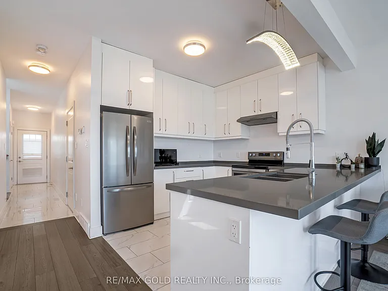2621 Holbrook Dr #8 — Photo 4