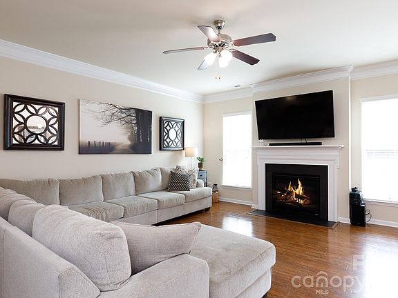 4th image of 704 Rawlings Pl