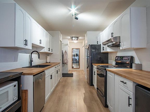 3rd image of 3854 Gordon Dr #285