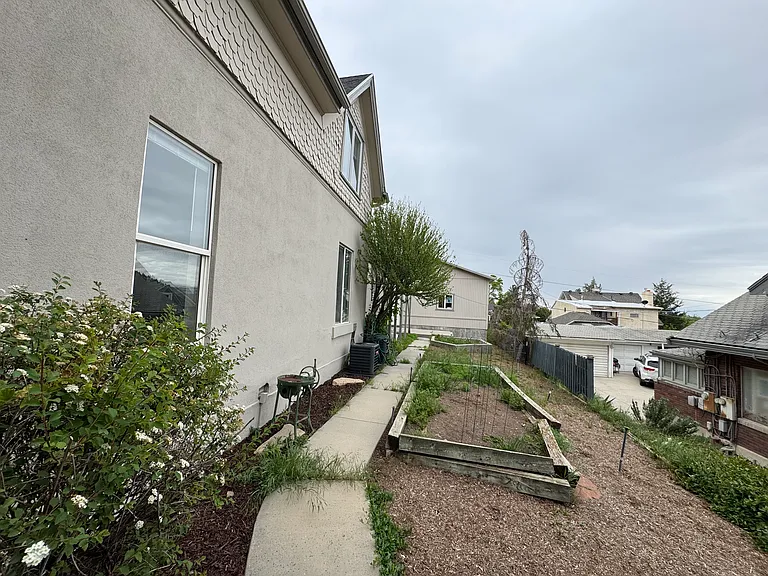 1260 E Emerson Ave #1 — Photo 20