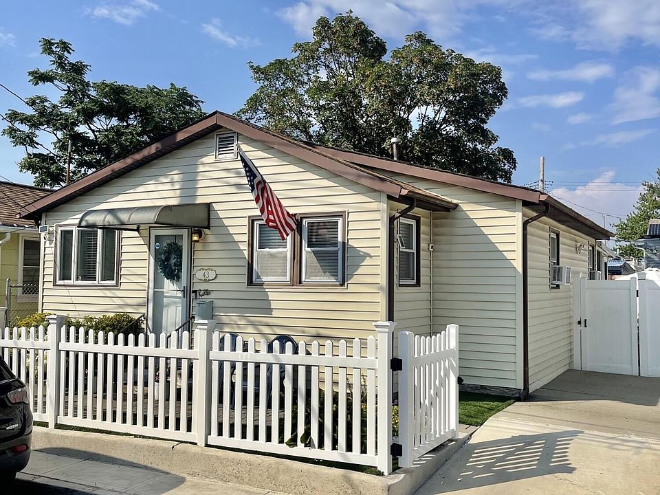1st image of 43 Seafoam St