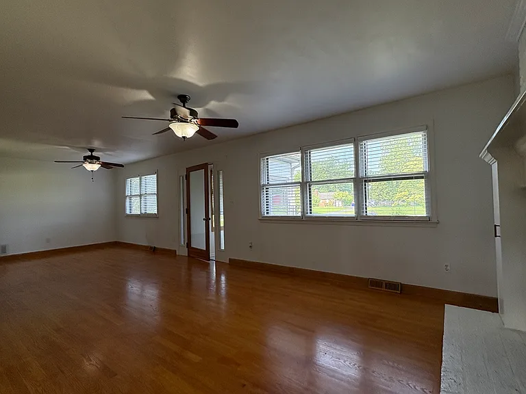 Living Room w/ Clg Fan & Vestibule