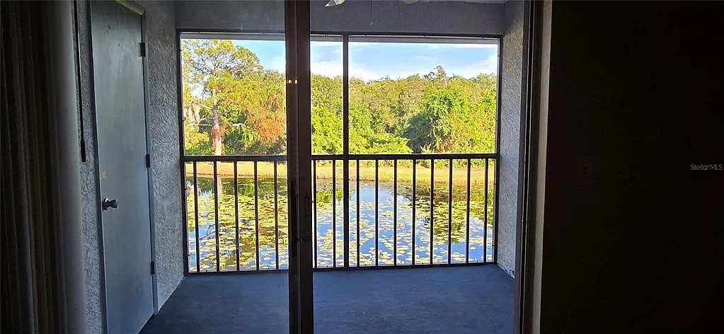 2 bed, 2.0 bath, 960 sqft, $1,650 — Photo 3