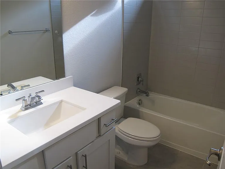 635 Spinnaker Loop — Photo 25