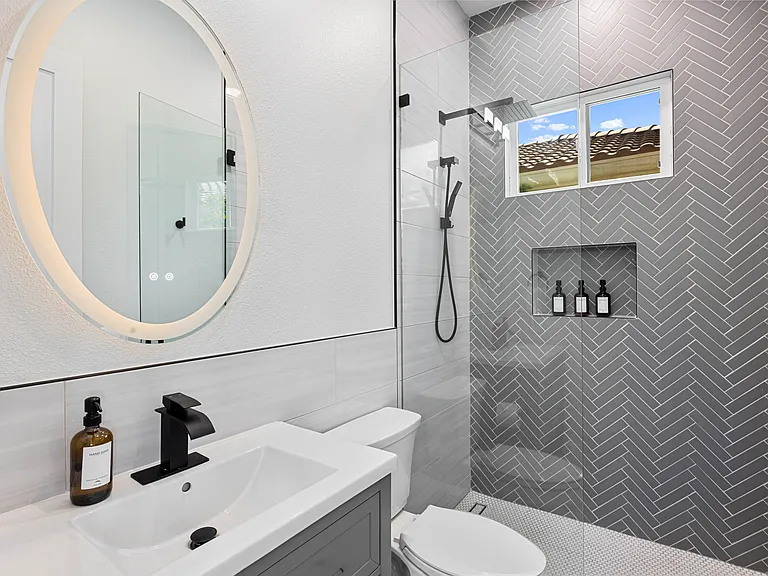 Suite 3 Bathroom