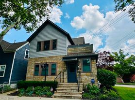 2231 W 10th St, Cleveland, OH