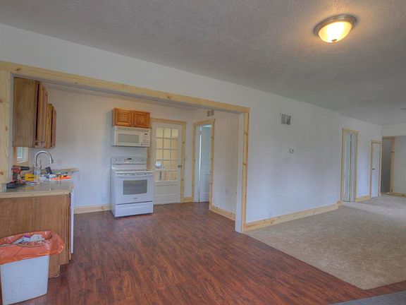 3rd image of 207 Woodland Ave W