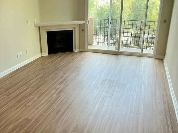 5th image of 22859 Del Valle St #2567